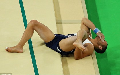 Bi kịch: VĐV gãy chân kinh hoàng tiếp tục gặp tai nạn khi được đưa lên xe cứu thương