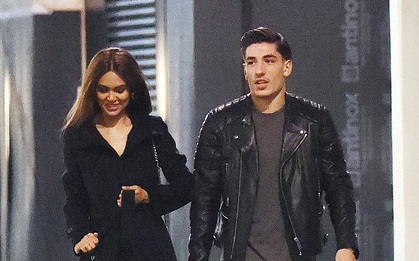 "Trai đẹp" của Arsenal hẹn hò với hoa hậu Ấn Độ hơn 10 tuổi