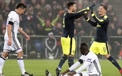 Arsenal gây sốc, đứng nhất bảng Champions League sau 6 năm