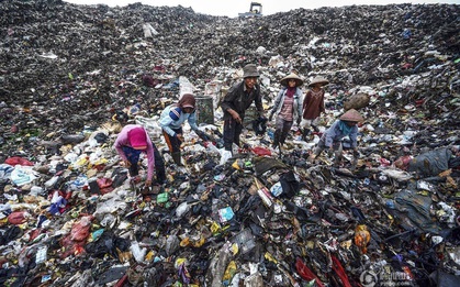 Bên trong "núi rác" nuôi sống 5.000 người dân nghèo Indonesia