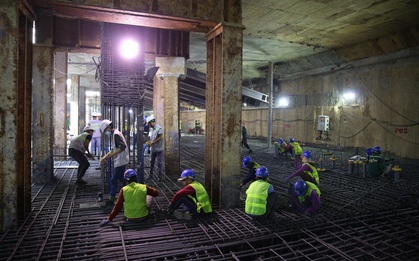Cuộc sống của "những chú ong" cần mẫn trong công trường bên dưới phố đi bộ ở Sài Gòn