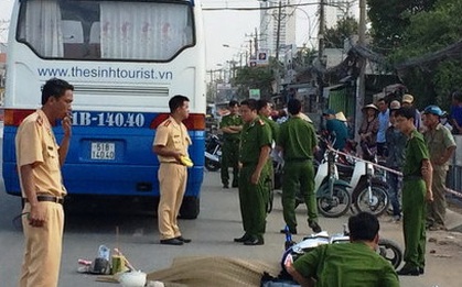 Xe du lịch tông hai cha con, một người chết