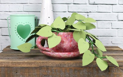 Vận dụng kiến thức môn học thủ công tạo ra chậu cây không bao giờ tàn