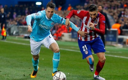 Carrasco tái hiện tuyệt chiêu của Zidane khiến hậu vệ PSV ngã vật trên sân