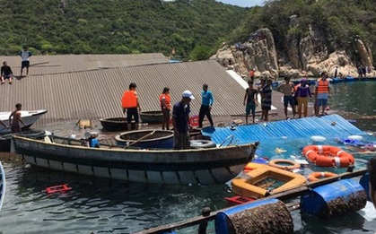 Ninh Thuận: Nhà hàng nổi sập xuống biển, 2 người tử vong