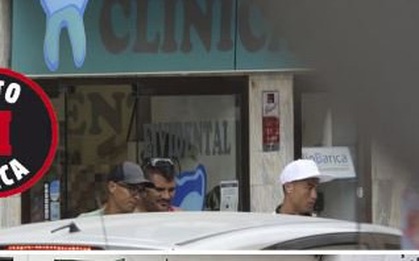 Ronaldo đến phòng khám nha khoa chữa trị chấn thương