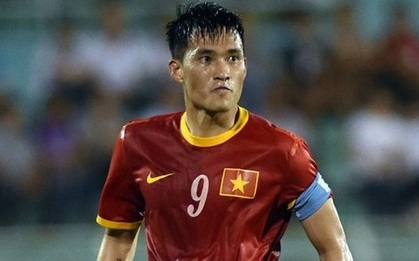 Giữa tâm bão, Công Vinh lập hat-trick cho ĐT Việt Nam