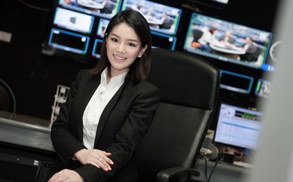 Nữ doanh nhân đẹp hút hồn đi vào lịch sử bóng đá Thái Lan