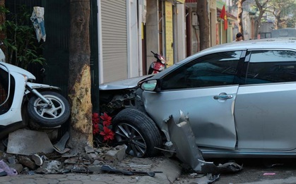 Tài xế điều khiển xe Camry hốt hoảng bỏ trốn sau khi tông chết 3 người