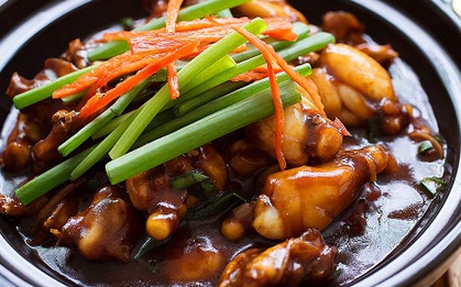 Đổi vị cơm nhà với món đùi ếch nấu gừng nóng hổi