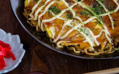 Thưởng thức món ăn vặt số 1 Osaka trong phiên bản mì gói