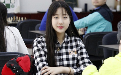 Gương mặt xinh hút hồn của thiếu nữ đánh cờ vua đến từ Trung Quốc