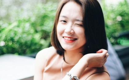 Từng "gây bão" nhờ nụ cười nháy mắt siêu đáng yêu và giờ cô bạn này là Á khôi của trường Báo