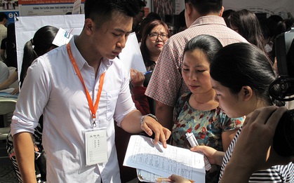 Ngày hội tư vấn xét tuyển ĐH - CĐ thu hút hàng trăm học sinh