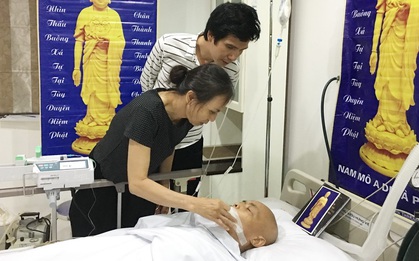 Gia đình đưa NSƯT Hán Văn Tình về nhà chăm sóc những ngày cuối