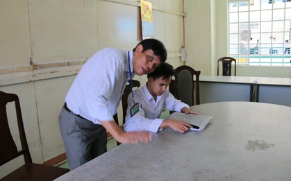 Những người thầy chắp cánh ước mơ cho cậu học trò mù đến gần với giảng đường Đại học