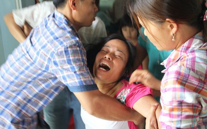 Đau đớn đám tang 3 anh em chết đuối: "Sao con không tỉnh dậy..."