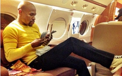 Mayweather chê cả "núi tiền", quyết giữ danh hiệu "độc cô cầu bại"