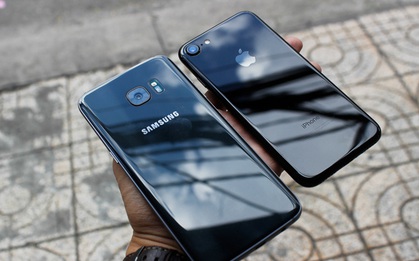 iPhone 7 có màu đen bóng, Galaxy S7 edge mới cũng có, hãy thử đọ dáng xem ai đẹp hơn