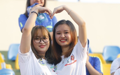 Fan nữ đi hàng trăm km cổ vũ đồng đội Công Phượng, Xuân Trường