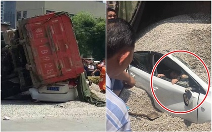 Tài xế thoát chết thần kỳ sau khi bị container chở sỏi đi bên cạnh đè bẹp dúm