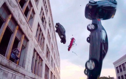 Choáng ngợp với màn mạo hiểm xe hơi siêu ngầu của "Fast 8"
