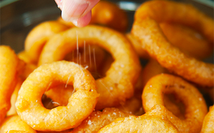 Onion rings - Món ăn vặt đã "chinh phục" hoàn toàn người Mỹ