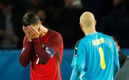 Ronaldo đi vào lịch sử bóng đá Bồ Đào Nha trong trận đấu "vứt đi"