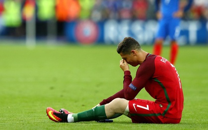 Rộ tin Ronaldo phải nghỉ thi đấu 5 tháng vì chấn thương trong trận chung kết Euro