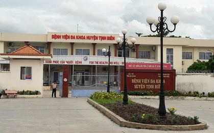 Em bé nguy kịch, vẫn phải đóng tiền xong mới được cấp cứu