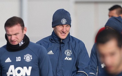Mourinho: "Schweinsteiger lên đội 1 chỉ để đủ quân số đá tập"