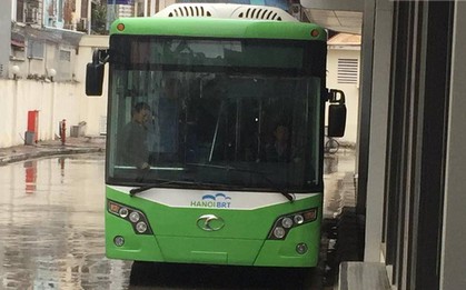 Xử phạt nguội phương tiện đi vào làn xe buýt nhanh BRT ở Hà Nội