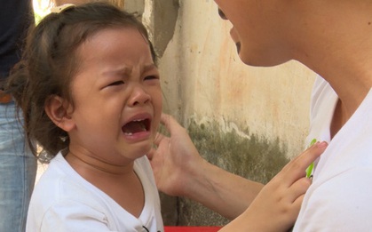 Bố ơi: Bé Bell hoảng sợ, khóc òa khi bố "xấu chưa từng thấy"