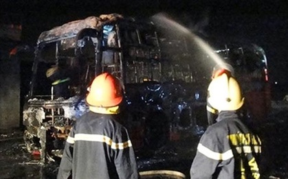 Mâu thuẫn trong bữa nhậu, mua xăng đốt xe khách tiền tỷ