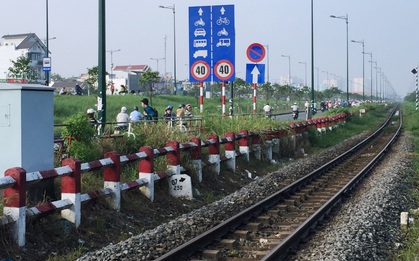 Băng qua đường ray, một người đàn ông bị tàu hỏa cán chết