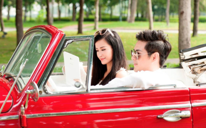 Đông Nhi và Ông Cao Thắng tranh thủ… “đưa nhau đi trốn”