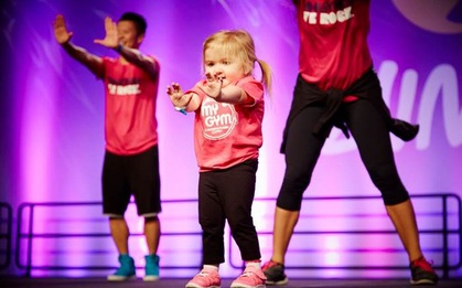 Câu chuyện cảm động đằng sau đoạn phim "cô bé thích nhảy Zumba" hút 10 triệu view