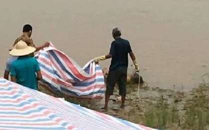 Phát hiện xác người đàn ông đang phân hủy trên sông Hồng