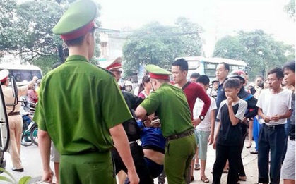 "Ngáo đá", thanh niên rút dao tấn công hai cảnh sát