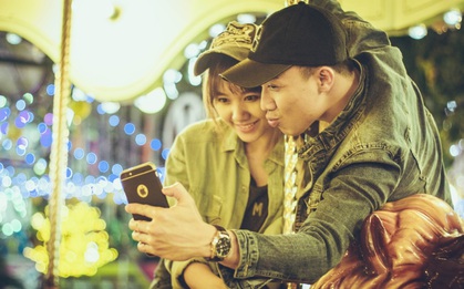 Trấn Thành và Hari Won vô tư thân mật khi hẹn hò tại công viên