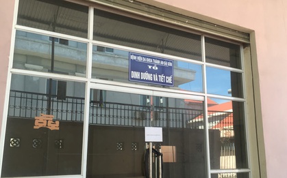 Nghệ An: Hàng trăm cán bộ nhân viên bệnh viện bãi công vì nợ lương 8 tháng