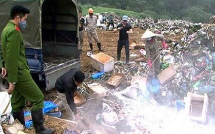 Quảng Ninh: Liên tiếp bắt giữ 1,5 tấn hải sản, gà bốc mùi hôi thối