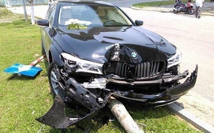 Khách lái thử, xe BMW hơn 4,4 tỷ đồng nát đầu