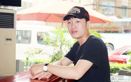 Xuân Trường "khoe" đồng hồ hiệu trong ngày tập trung đội tuyển Việt Nam