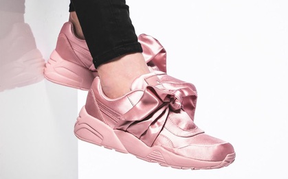 Vừa ra mắt, đôi Fenty Puma sneaker của Rihanna đã bán hết vèo!