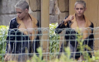 Kristen Stewart quá táo bạo khi chỉ mặc mỗi áo khoác để che vòng 1 trước nhiều con mắt