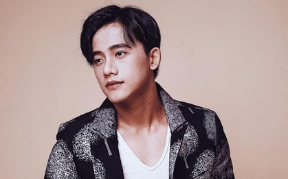 "Thầy giáo mưa" Mai Tài Phến có tài đàn hay nhưng cũng "lầy lội" hết mức!
