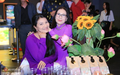 Kim Xuân và Kiều Trinh dịu dàng trên thảm đỏ thủ đô ra mắt "Có căn nhà nằm nghe nắng mưa"