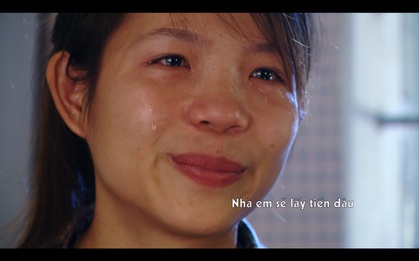 Nữ sinh buôn đồng nát kiếm tiền học đại học và lời xin lỗi mẹ khiến người xem rơi nước mắt