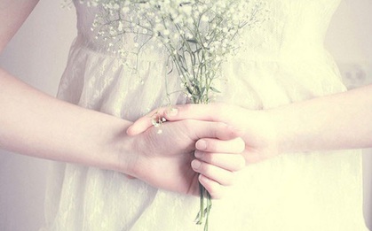 Em đã từng dành cả thanh xuân để yêu anh, đến cuối cùng, người bên anh lại chẳng phải là em!